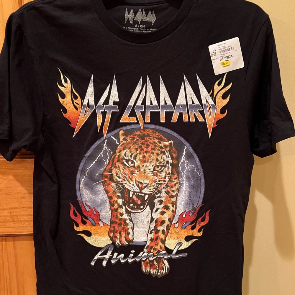 Def Leppard Men's Graphic Tee Shirt (NWT) - Small